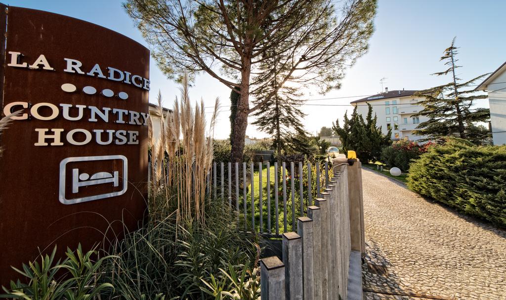 Hotel Country House La Radice チヴィタノーヴァ・マルケ エクステリア 写真
