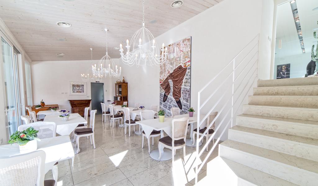 Hotel Country House La Radice チヴィタノーヴァ・マルケ エクステリア 写真