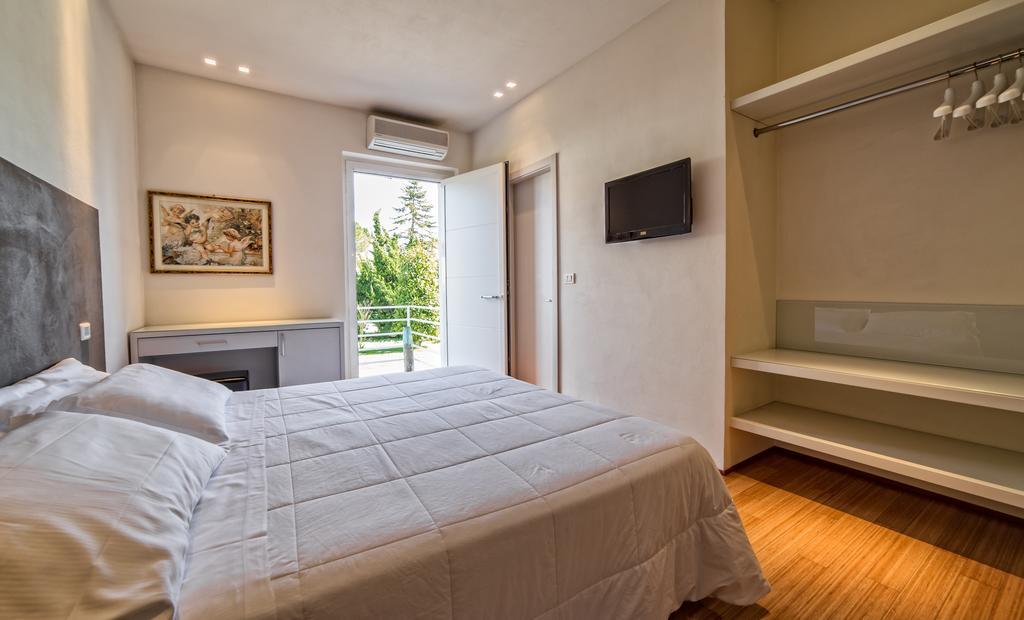 Hotel Country House La Radice チヴィタノーヴァ・マルケ 部屋 写真