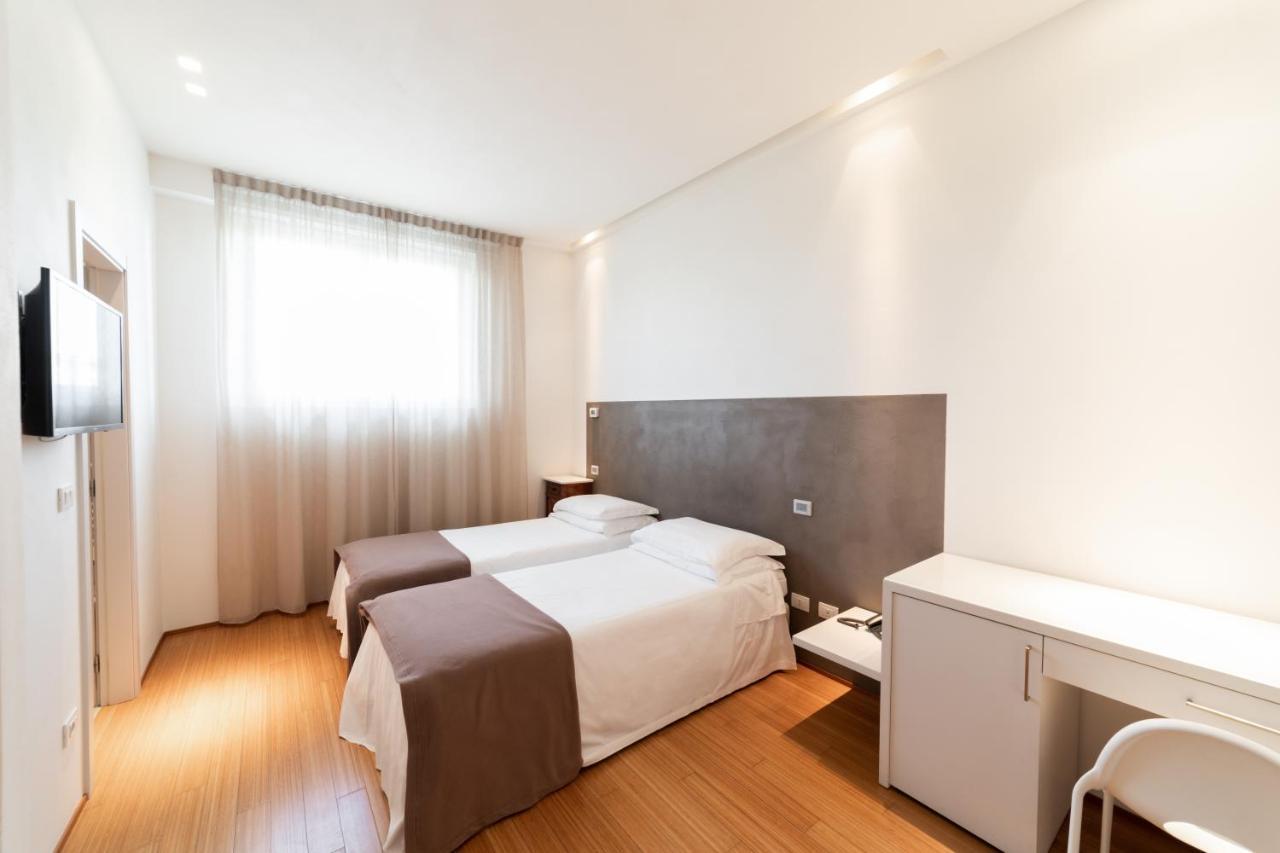 Hotel Country House La Radice チヴィタノーヴァ・マルケ エクステリア 写真