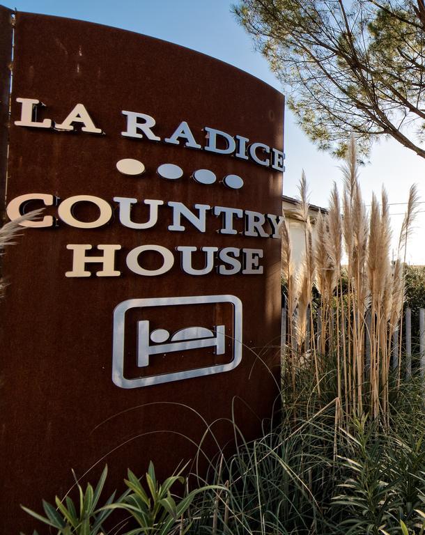 Hotel Country House La Radice チヴィタノーヴァ・マルケ エクステリア 写真
